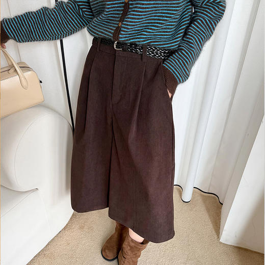西遇复古灯芯绒阔腿裤女2026秋季掐褶七分高腰宽松显瘦休闲裤SS060944 商品图3