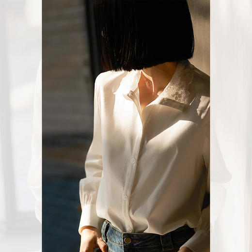 西遇蕾丝立领衬衫女2026秋季优雅月光白设计感温柔显瘦长袖上衣SS060969 商品图3