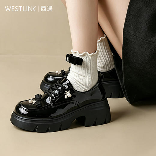西遇水钻厚底乐福鞋女2026新款秋季亮面复古英伦风显腿长小皮鞋V0066704 商品图0