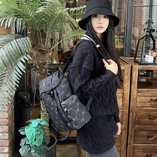 【轻巧便携 简约大气】MLB 钻石老花双肩包 大容量收纳 久背不累 商品图4