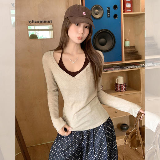西遇美式辣妹V领T恤女2026秋季挂脖长袖气质修身显瘦打底上衣SS060950 商品图4