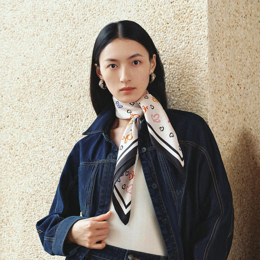 【凤凰之家】翩翩-Wensli双面印花方巾（70） 商品图1