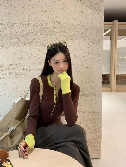 美拉德撞色芥末绿亨利领打底衫 ，一件拿捏秋日高级感，显白、显瘦、更时髦！ 商品图7