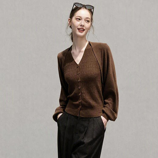 西遇法式优雅肌理感套装女2026秋季挂脖背心外衫休闲两件套SS060989 商品图1