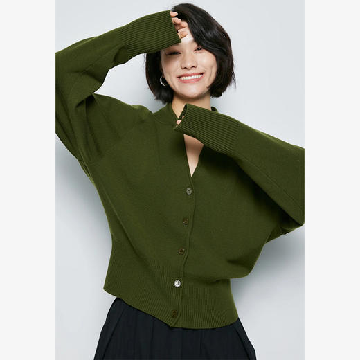 西遇法式极简V领针织开衫女2026秋冬苔藓绿高级感气质上衣SS060992 商品图0