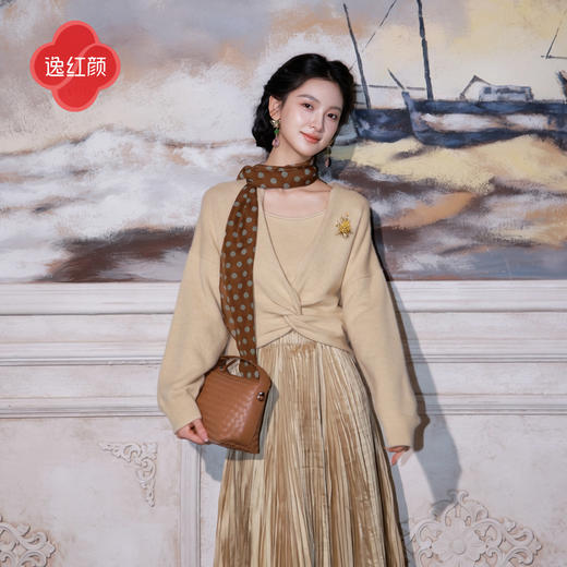 逸红颜《蓓丝芙》2026秋新慵懒宽松V领扭结绵羊毛针织开衫外套女 商品图1
