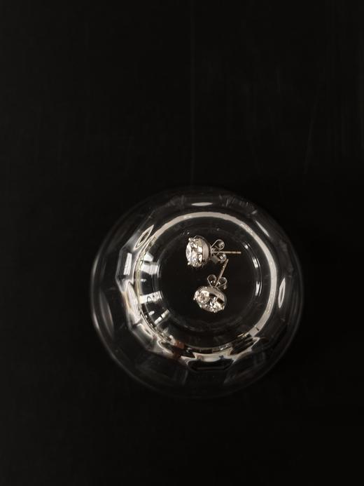 MAISON COVET  圆形六爪培育钻石耳钉 商品图10