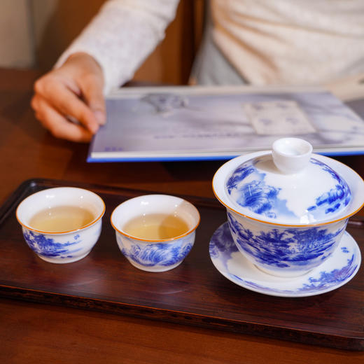 景德镇世界遗产纪念 《青花瓷》珍邮礼盒 中国邮政原版邮票 45 枚 一邮一器青花茶具套装收藏礼盒 商品图3