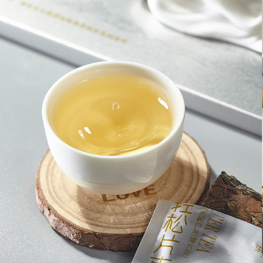 疯抢中！！免费试喝【洪海古树·轻松片克】易武春采生茶/勐海熟茶/临沧白茶 30片*6g礼盒装180g 赠手提礼袋 商品图11