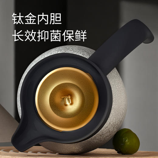 【超值组合套装】萌杯缘 钛壶钛杯2件套 保温保鲜 牢牢锁温 覆钛保温壶保温杯 商品图2