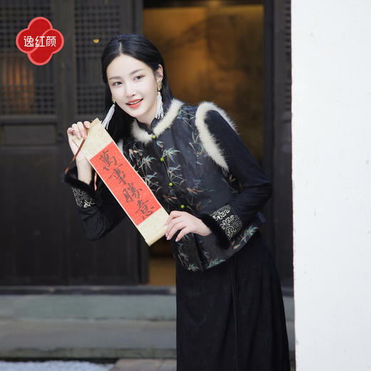 逸红颜《楚今》2026冬新款炫彩织锦缎夹层丝棉水貂毛新中式马甲女 商品图0
