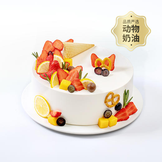 【好吃不腻】鲜果妙脆筒蛋糕，多种鲜切果肉搭配咔呲脆筒，甘甜多汁，口感清爽，果香萦绕。（赣州幸福西饼蛋糕） 商品图0