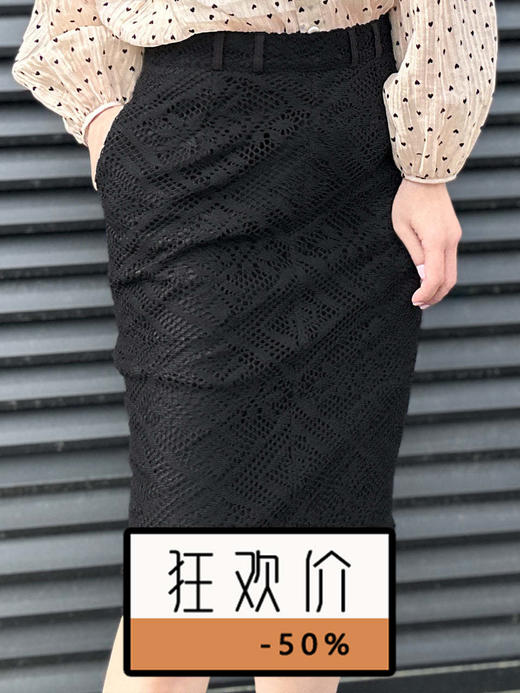 TYNVIE 后荷叶装饰半裙-黑蕾丝 商品图0