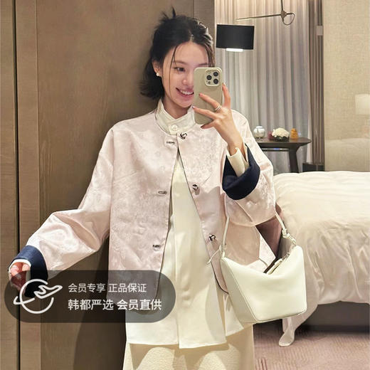 【水墨集云 新中式两面穿牛仔外套】面料软糯顺滑 缎面提花质感满满 两面上身不一样的感觉 日常通勤超百搭 商品图0