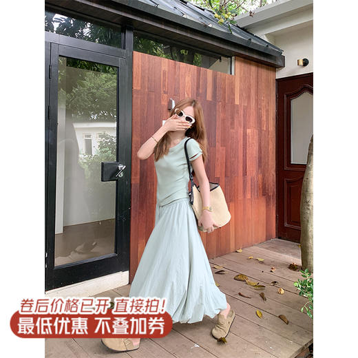 <曾小咸推荐>修身短袖T恤 日常89.99 立减50 秒杀39.99！花苞半身裙 日常189.99 立减100 秒杀89.99！ 商品图2