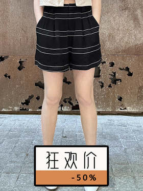 TYNVIE 黑色条纹褶皱细节微风轻质短裤