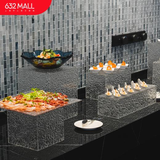 【上海中心贵宾专享票】含价值398元的上海之巅直通车(118层上海之巅观光厅参观+126层千吨阻尼器光影演绎+全程快通)+123层自助轻餐 商品图0