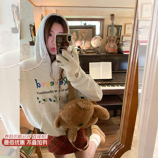 <曾小咸推荐>新品现货秒杀！卖完下架不再补 ！微信粉丝打折价！！设计感彩色字母绣花灰色卫衣 日常169.99/件 立减76.99 秒杀93/件！！ 商品图0