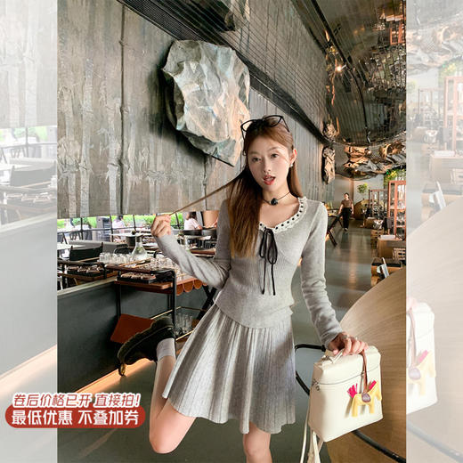 <曾小咸推荐>新品现货秒杀！卖完下架不再补！微信粉丝打折价！灰色领口系蝴蝶结毛织衫 日常119.99 立减40 秒杀79.99！！ 商品图0