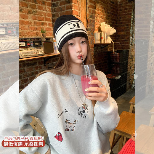 <曾小咸推荐>新品现货秒杀！卖完下架不再补 ！微信粉丝打折价！！ 宽松圆领灰色绣花加绒卫衣 日常139.99/件 立减50 秒杀89.99/件！！ 商品图0