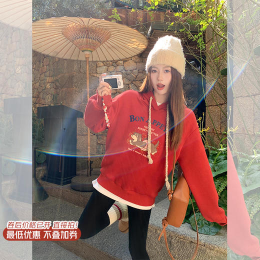 <曾小咸推荐>新品现货秒杀！卖完下架不再补 ！微信粉丝打折价！！酒红色印花加绒连帽卫衣 日常189.99/件 立减100 秒杀89.99/件！！ 商品图0