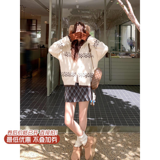 <曾小咸推荐> 现货秒杀！微信超特价！杏色撞咖色连帽毛衣 日常218.88 立减118.89 秒杀99.99！ 商品图2