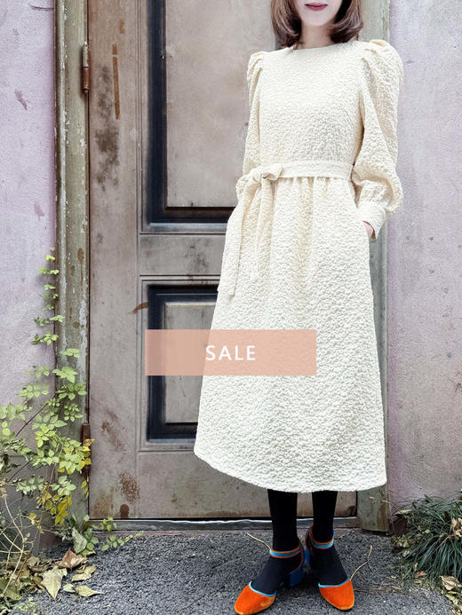 TYNVIE 提花泡泡袖中长连衣裙 - 白色 商品图0