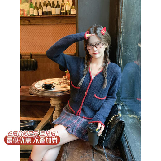 <曾小咸推荐> 现货秒杀！微信超特价！撞色边v领毛衣开衫 日常189.99 立减90 秒杀99.99！格子裙秒杀69.99！ 商品图1