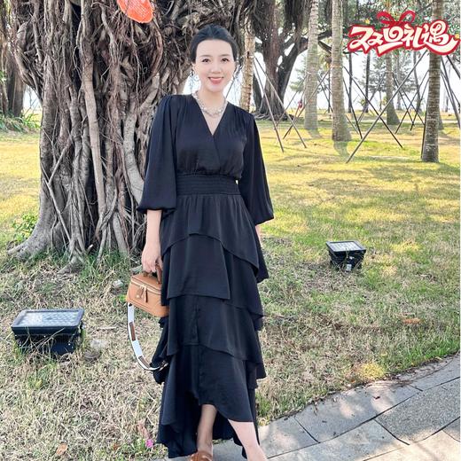 【破价】N°28 2025春季新款长款连衣裙 显瘦气质高腰V领设计感蓬蓬裙885241L518 商品图0