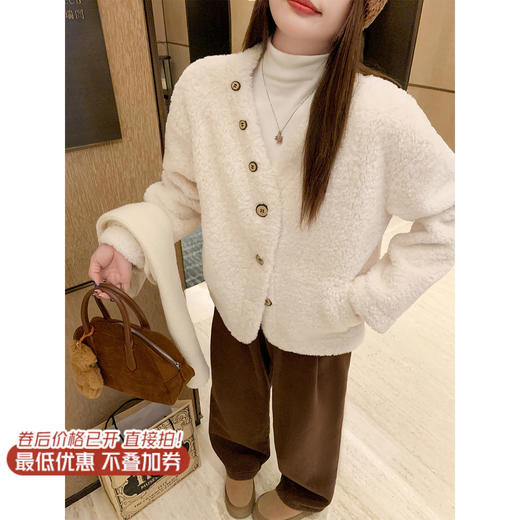 <曾小咸推荐>现货秒杀 ！微信超特价！韩系短款羊羔毛外套（带围巾）日常329.99 立减160 秒杀169.99！！ 商品图1