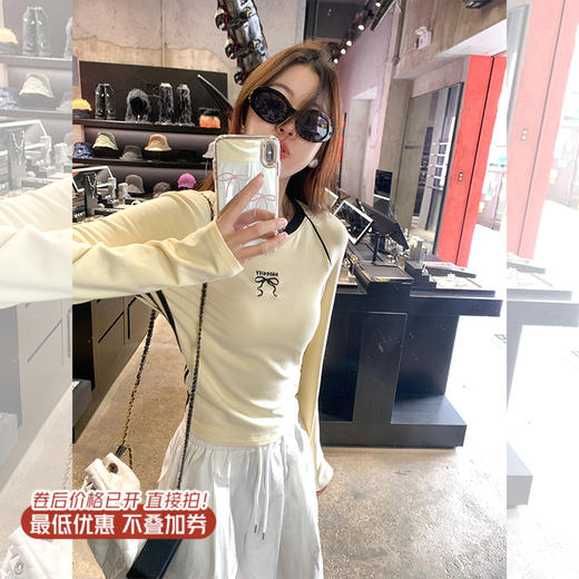 <曾小咸推荐>新品现货秒杀！卖完下架不再补 ！微信粉丝打折价！！ 蝴蝶结绣花修身打底衫 日常129.99/件 立减60 秒杀69.99/件！！ 商品图0