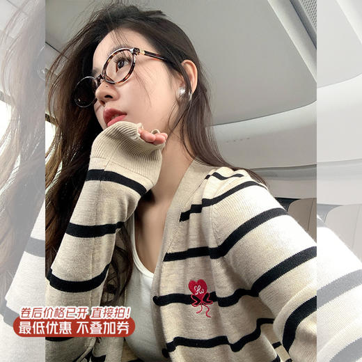 <曾小咸推荐>刺绣条纹短款针织开衫 日常169.99/件 立减80 秒杀89.99/件！！ 商品图0