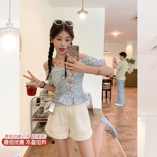 【99元任选2件】微信粉丝秒杀专场 仅此今天 活动结束下架 【目光收割机】蓝色一字肩上衣 商品图0