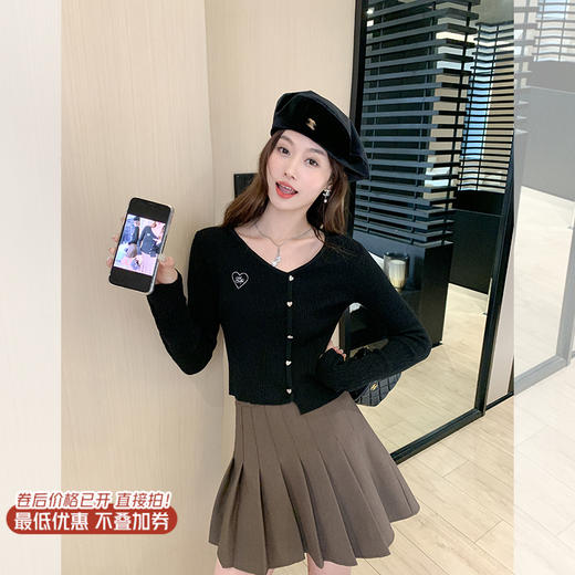 【110元任选2件】最后一波现货！【温柔公式】2色不规则领上衣 商品图0