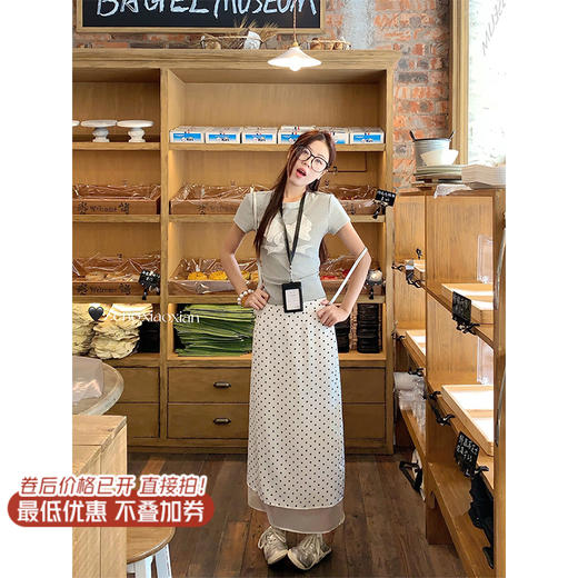 【149元任选2件】最后一波现货！白色波点a字包臀半身裙 商品图0