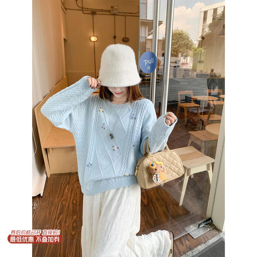 【169元任选2件】现货！蓝色绣花麻花毛衣 商品图0