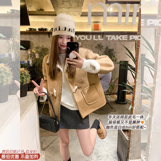 <曾小咸推荐>现货秒杀 ！微信超特价！翻领撞色边皮毛一体牛角扣外套 日常269.99 立减140 秒杀129.99！！ 商品图0