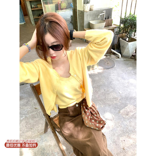 <曾小咸推荐> 现货秒杀！微信超特价！黄色毛衣开衫+吊带背心两件套 日常179.99 立减90 秒杀89.99！！ 商品图0
