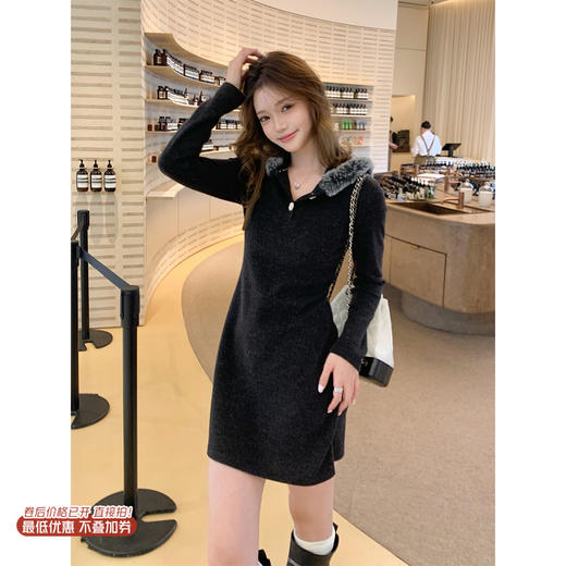 <曾小咸推荐> 现货秒杀！微信超特价！黑灰色帽子带毛领连衣短裙 日常209.99 立减110 秒杀99.99！ 商品图0