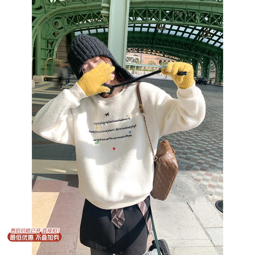 【169元任选2件】现货！羊羔毛刺绣米白色套头卫衣 商品图0