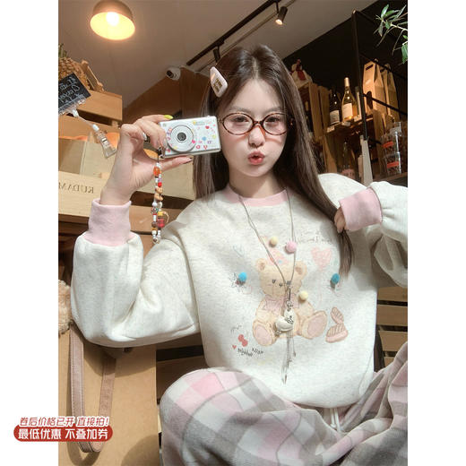 <曾小咸推荐>现货秒杀 ！微信超特价！撞色小熊加绒卫衣 日常169.99 立减80 秒杀89.99！粉色格子休闲裤  秒杀89.99 ！！ 商品图0