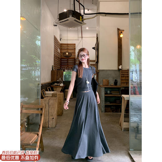 <曾小咸推荐>现货秒杀！卖完不补 ！微信打折价！高级感纯色修身简约T恤 日常99.99 立减60 秒杀39.99！半身裙139.99 日常 立减80 秒杀59.99！ 商品图0