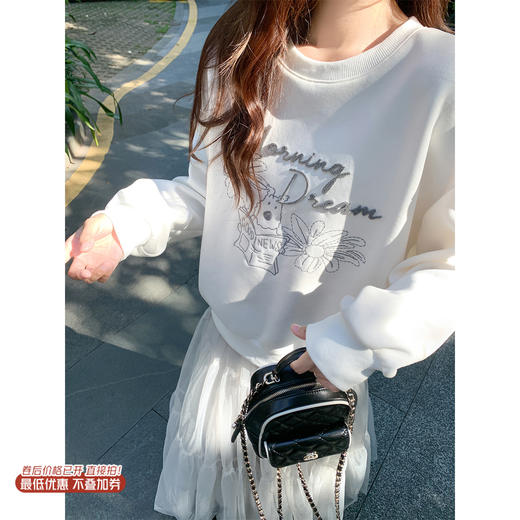 <曾小咸推荐>现货秒杀！微信超特价！韩系刺绣白色无帽圆领套头长卫衣 日常169.99/件 立减80 秒杀89.99/件！！ 商品图0