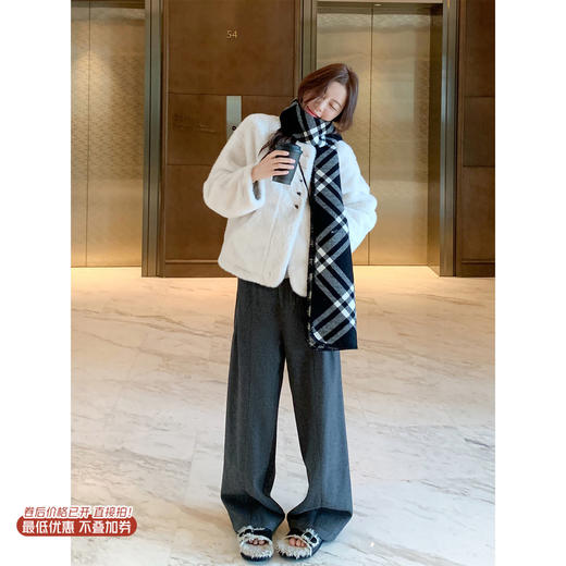 <曾小咸推荐>现货秒杀 ！微信超特价！直筒毛呢休闲裤 日常219.99 秒杀99.99！ 皮草外套 169.99！小香风外套 139.99！绑带灰色打底衫59.99！！ 商品图0