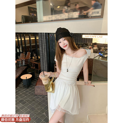 【折后再享2件88折】现货秒杀！微信打折价！斜肩拼接蕾丝花边连衣裙 日常199.99/件 立减90 秒杀109.99/件！！ 商品图0