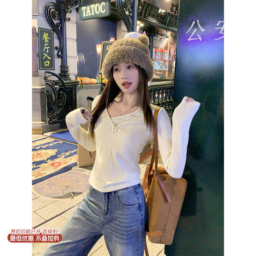 <曾小咸推荐> 现货秒杀！微信超特价！不规则v领针织打底衫 日常119.99 立减60 秒杀59.99！ 商品图0