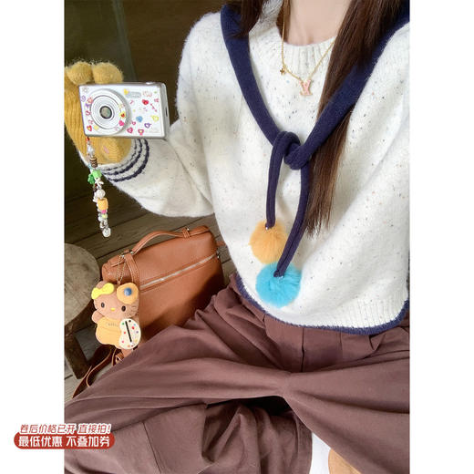 【189元任选2件】现货！米白色带蓝色披肩毛衣 商品图0