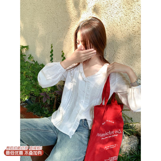 <曾小咸推荐>3.24现货秒杀 ！微信超特价！法式花边V领衬衫 日常169.99 立减90 秒杀79.99！！ 商品图0