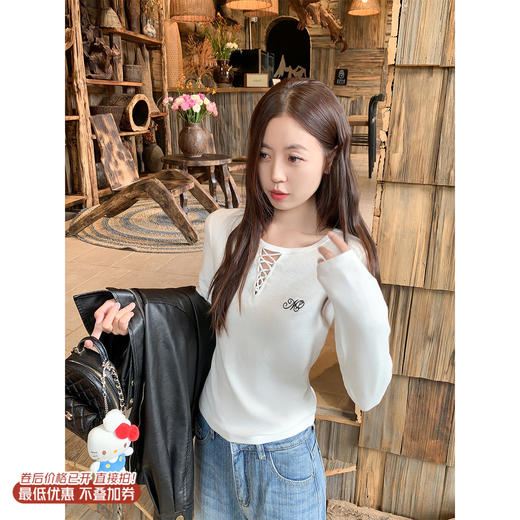 <曾小咸推荐>2.20现货秒杀 ！微信超特价！韩系镂空领口t恤 日常109.99 立减50 秒杀59.99！！复古纹理宽直筒牛仔裤 秒杀99.99！！ 商品图0