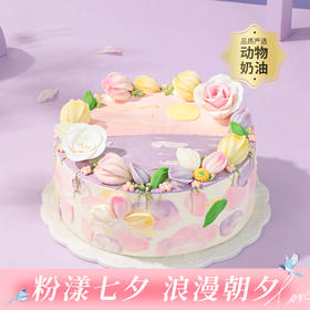 【花漾女神】奶油花在旷野绽放，每一朵都是为她定制的春日礼物。揭开盒盖，仿佛打开春日花园，世界因这份甜蜜而明亮。繁花永绽，与光同春。（武汉幸福西饼）